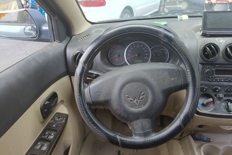 Used Wuling Hongguang 2013 1.5L Luxury Model Steering Wheel