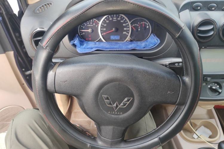 Used Wuling Hongguang 2013 1.5L S Luxury Model Steering Wheel