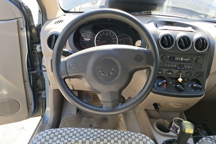 Used Wuling Hongguang 2013 1.5L Standard Version Steering Wheel