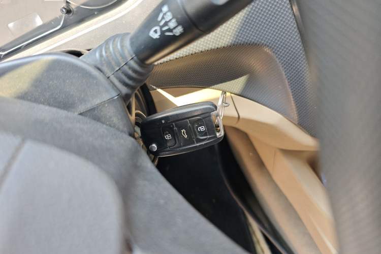 Used Wuling Hongguang 2013 1.5L S Comfort Model Vehicle Key