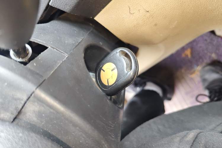 Used Wuling Hongguang 2013 1.5L Luxury Model Vehicle Key