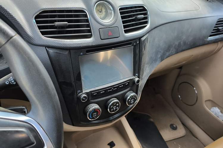 Used Wuling Hongguang 2013 1.5L S Comfort Model Audio And AC Panel