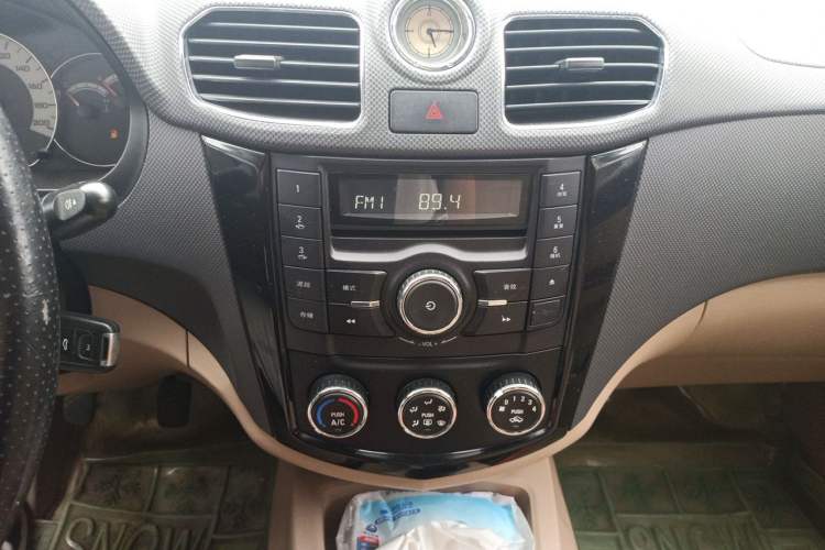 Used Wuling Hongguang 2013 1.5L S Comfort Model Audio And AC Panel
