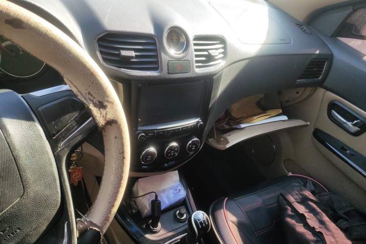 Used Wuling Hongguang 2013 1.5L S Luxury Model Audio And AC Panel