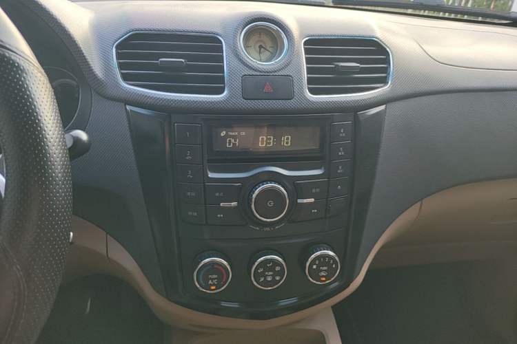 Used Wuling Hongguang 2013 1.5L S Comfort Model Audio And AC Panel