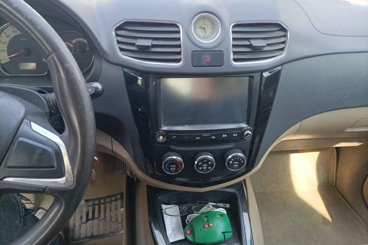 Used Wuling Hongguang 2013 1.5L S Comfort Model Audio And AC Panel