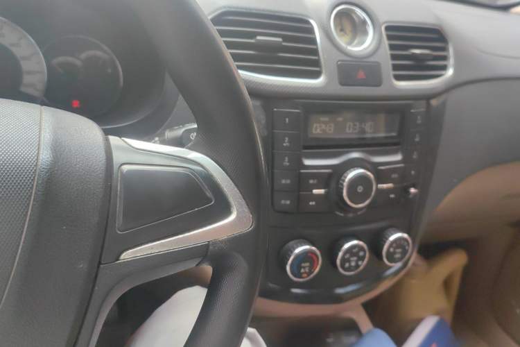 Used Wuling Hongguang 2013 1.2L S Comfort Model China IV Standard Audio And AC Panel