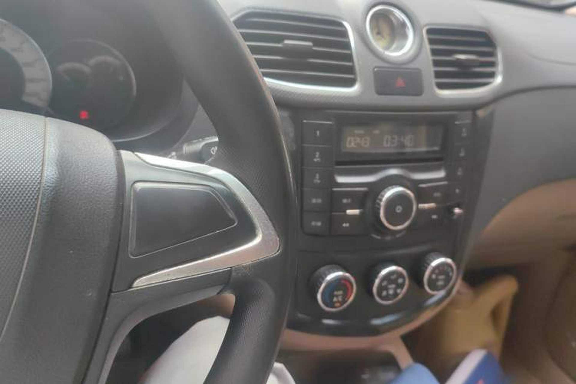 Used Wuling Hongguang 2013 1.2L S Comfort Model China IV Standard Audio And AC Panel