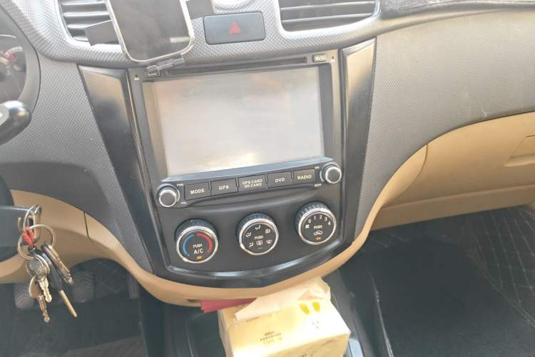 Used Wuling Hongguang 2013 1.5L S Luxury Model Audio And AC Panel