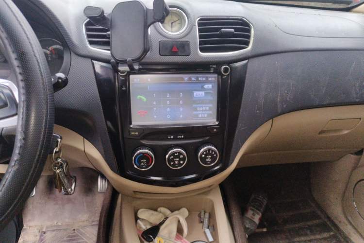 Used Wuling Hongguang 2013 1.2L S Comfort Model China IV Standard Audio And AC Panel