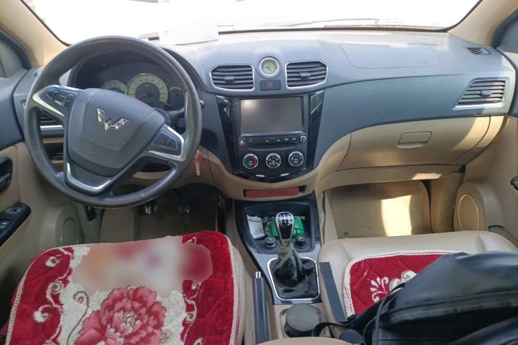 Used Wuling Hongguang 2013 1.5L S Comfort Model Center Console