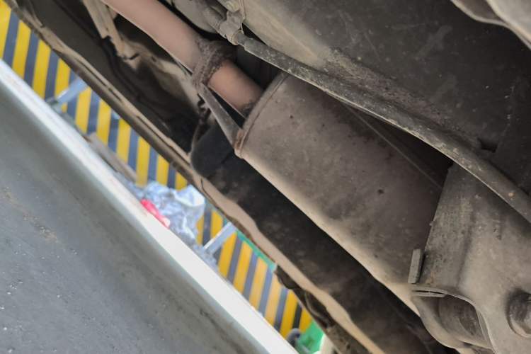 Used Wuling Hongguang 2013 1.5L S Comfort Model Chassis Rear Left