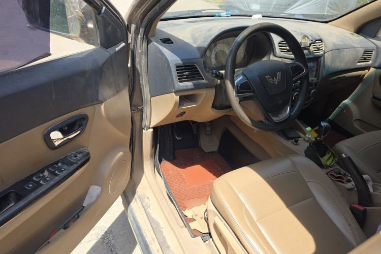 Used Wuling Hongguang 2013 1.5L S Comfort Model Driver Seat