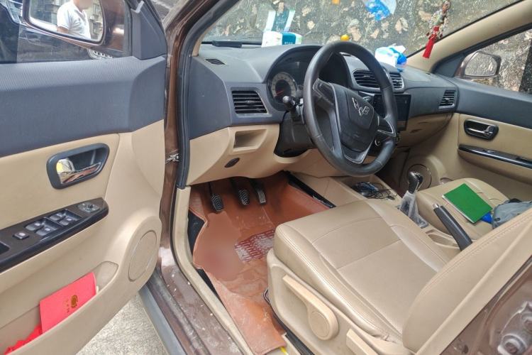 Used Wuling Hongguang 2013 1.5L S Comfort Model Driver Seat