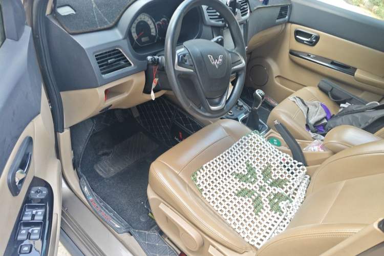 Used Wuling Hongguang 2013 1.5L S Luxury Model Driver Seat