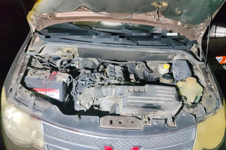 Used Wuling Hongguang 2013 1.5L S Comfort Model Engine Bay