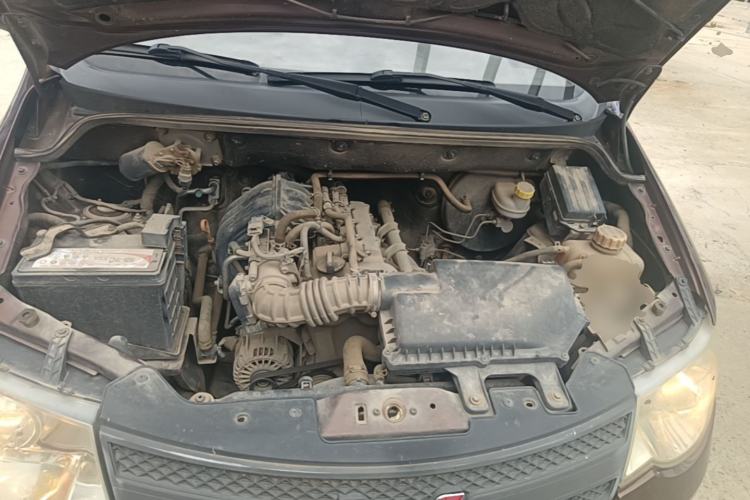 Used Wuling Hongguang 2013 1.2L S Comfort Model China IV Standard Engine Bay