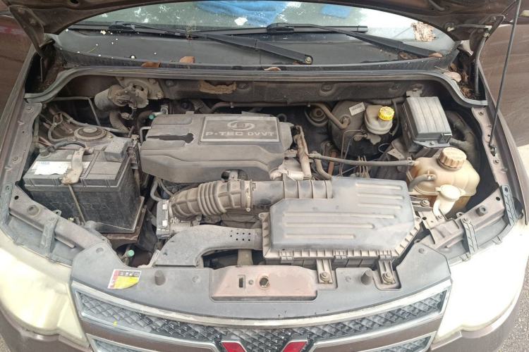Used Wuling Hongguang 2013 1.5L S Comfort Model Engine Bay