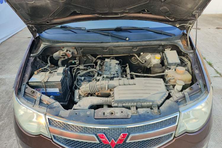 Used Wuling Hongguang 2013 1.5L S Comfort Model Engine Bay