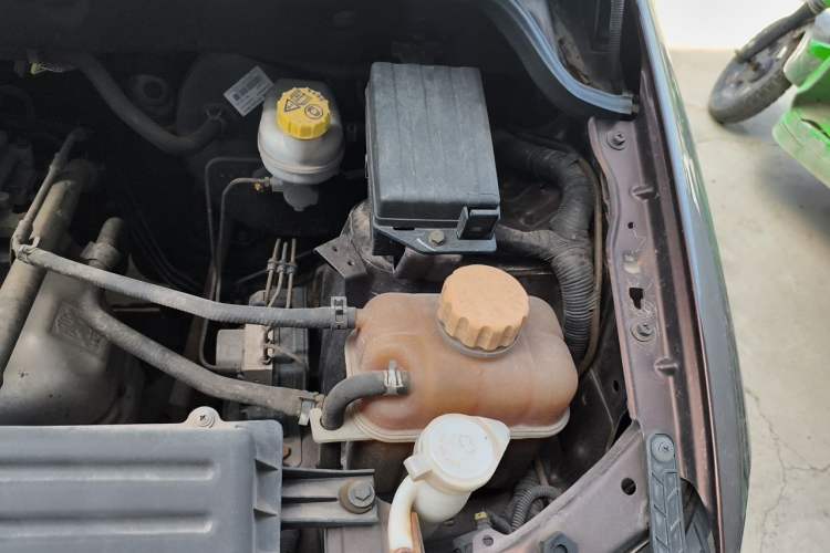 Used Wuling Hongguang 2013 1.5L S Comfort Model Engine Bay Left