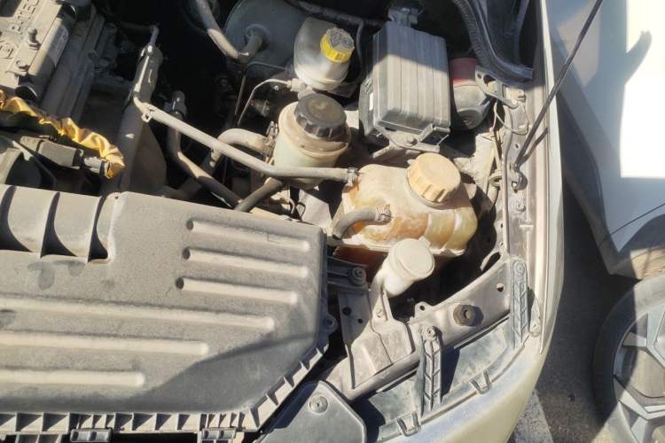 Used Wuling Hongguang 2013 1.5L S Luxury Model Engine Bay Left