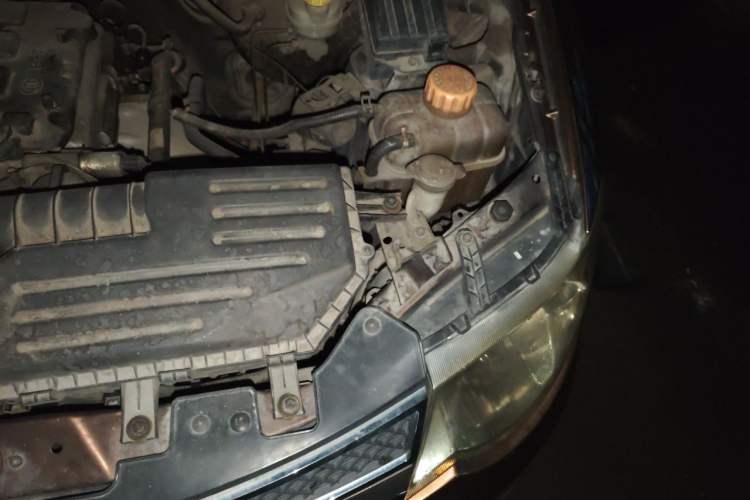 Used Wuling Hongguang 2013 1.5L S Comfort Model Engine Bay Left