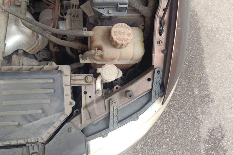 Used Wuling Hongguang 2013 1.5L S Comfort Model Engine Bay Left