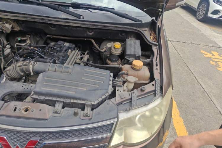 Used Wuling Hongguang 2013 1.5L S Comfort Model Engine Bay Left