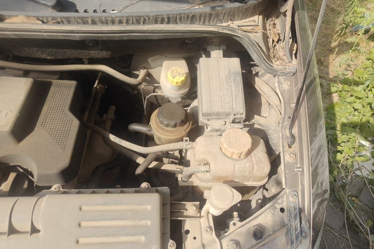 Used Wuling Hongguang 2013 1.5L S Luxury Model Engine Bay Left