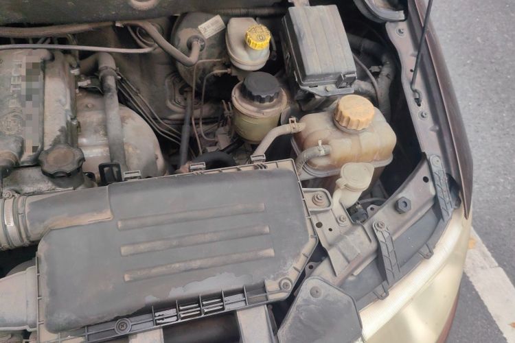Used Wuling Hongguang 2013 1.2L S Comfort Model China IV Standard Engine Bay Left