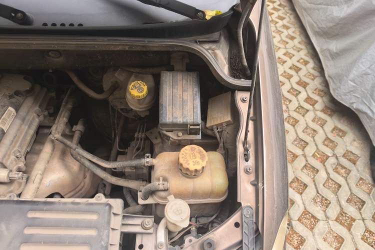 Used Wuling Hongguang 2013 1.5L S Comfort Model Engine Bay Left