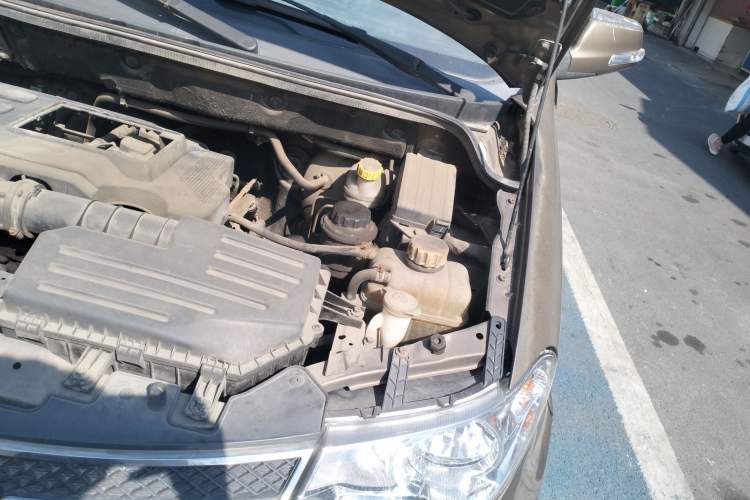 Used Wuling Hongguang 2013 1.5L S Luxury Model Engine Bay Left