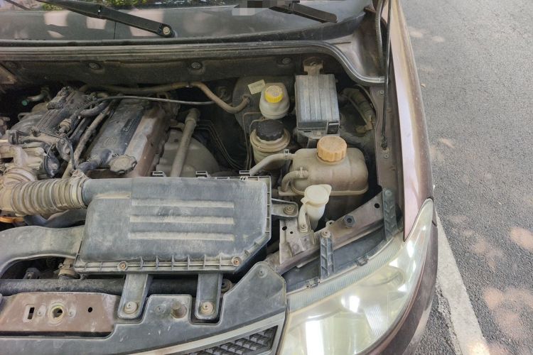 Used Wuling Hongguang 2013 1.2L S Comfort Model China IV Standard Engine Bay Left