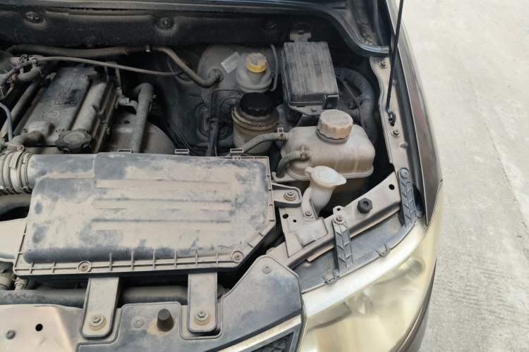 Used Wuling Hongguang 2013 1.2L S Comfort Model China IV Standard Engine Bay Left