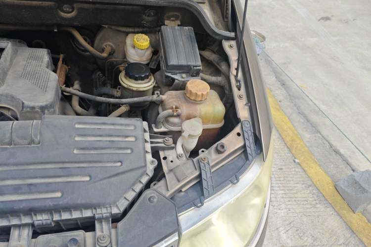 Used Wuling Hongguang 2013 1.5L S Luxury Model Engine Bay Left