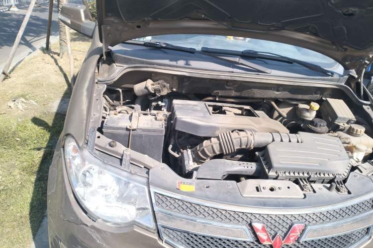Used Wuling Hongguang 2013 1.5L S Luxury Model Engine Bay Right