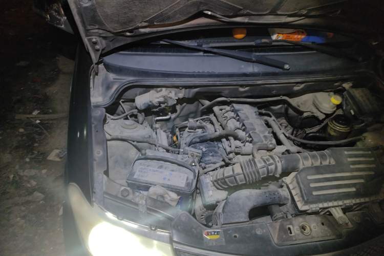 Used Wuling Hongguang 2013 1.5L S Comfort Model Engine Bay Right