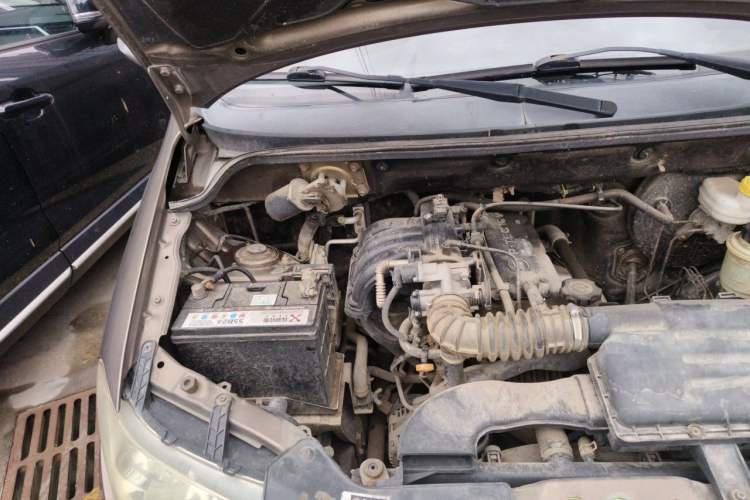 Used Wuling Hongguang 2013 1.2L S Comfort Model China IV Standard Engine Bay Right
