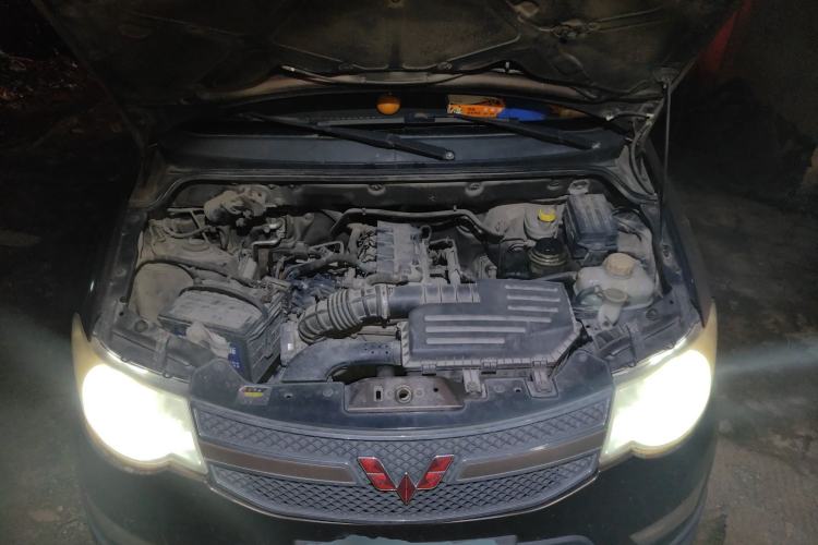 Used Wuling Hongguang 2013 1.5L S Comfort Model Engine Bay