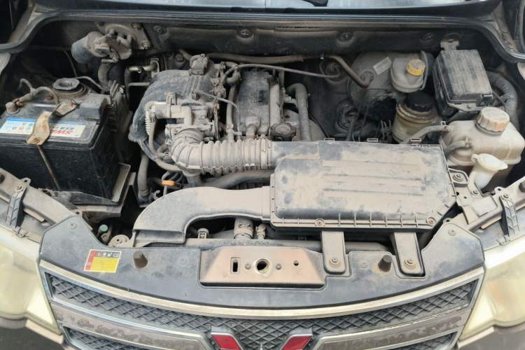 Used Wuling Hongguang 2013 1.2L S Comfort Model China IV Standard Engine Bay