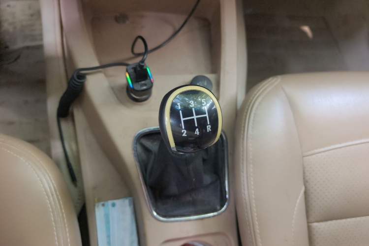 Used Wuling Hongguang 2013 1.2L S Comfort Model China IV Standard Gear Lever