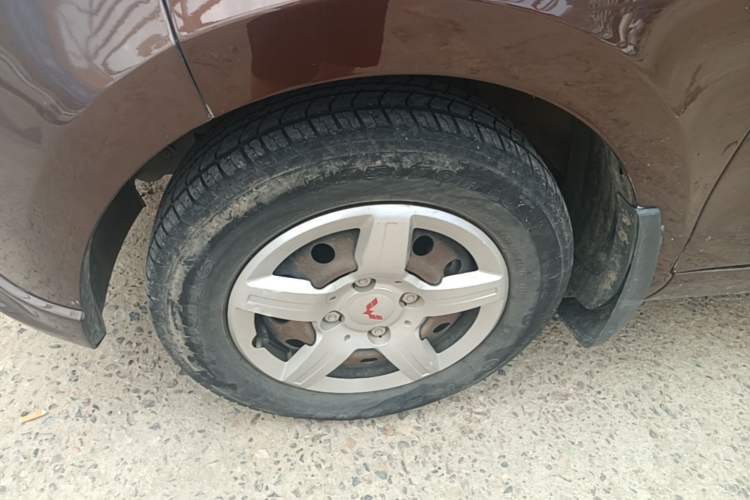 Used Wuling Hongguang 2013 1.2L S Comfort Model China IV Standard Left Front Wheel Hub