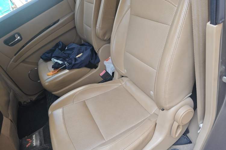 Used Wuling Hongguang 2013 1.5L S Luxury Model Left Rear Seat