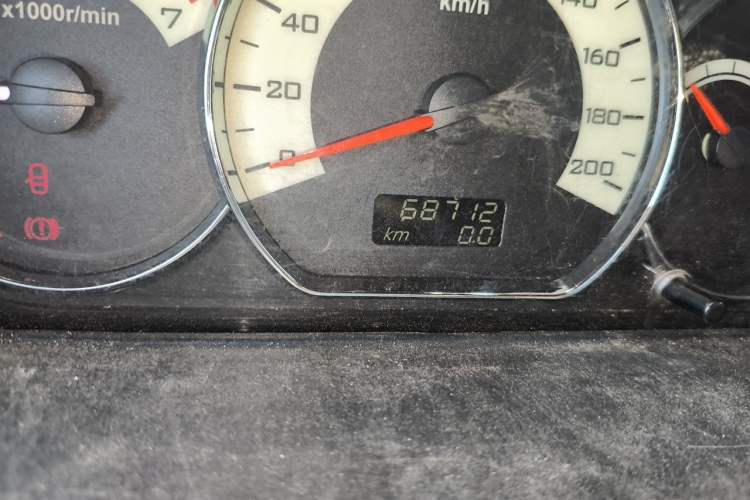 Used Wuling Hongguang 2013 1.5L S Comfort Model Odometer Close Up