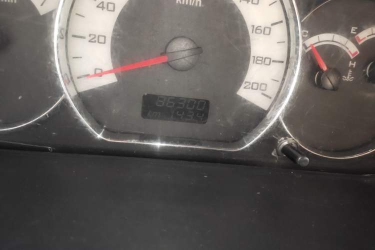 Used Wuling Hongguang 2013 1.5L S Luxury Model Odometer Close Up