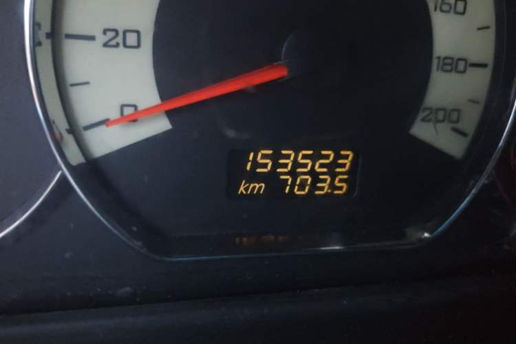 Used Wuling Hongguang 2013 1.5L S Comfort Model Odometer Close Up