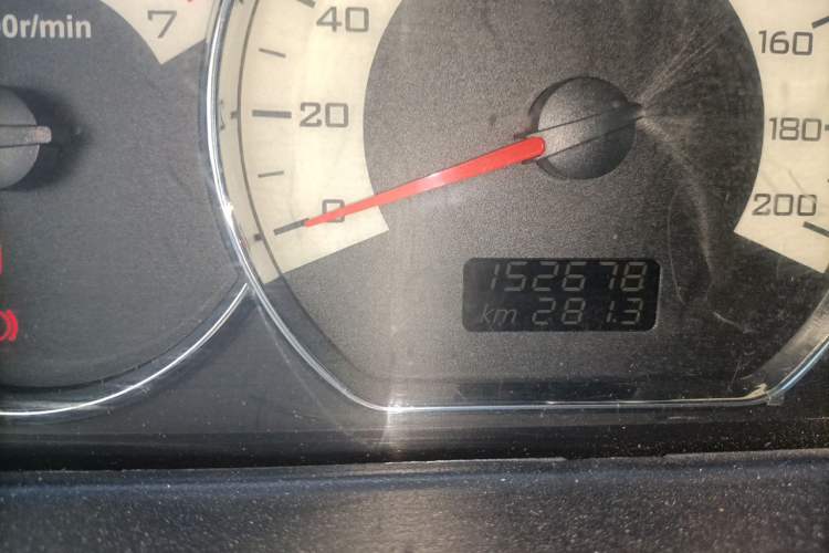 Used Wuling Hongguang 2013 1.5L S Comfort Model Odometer Close Up