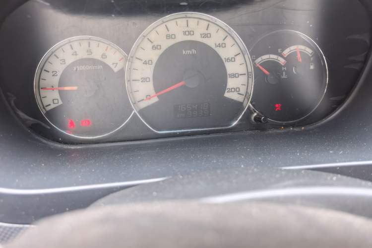 Used Wuling Hongguang 2013 1.5L S Comfort Model Odometer Close Up