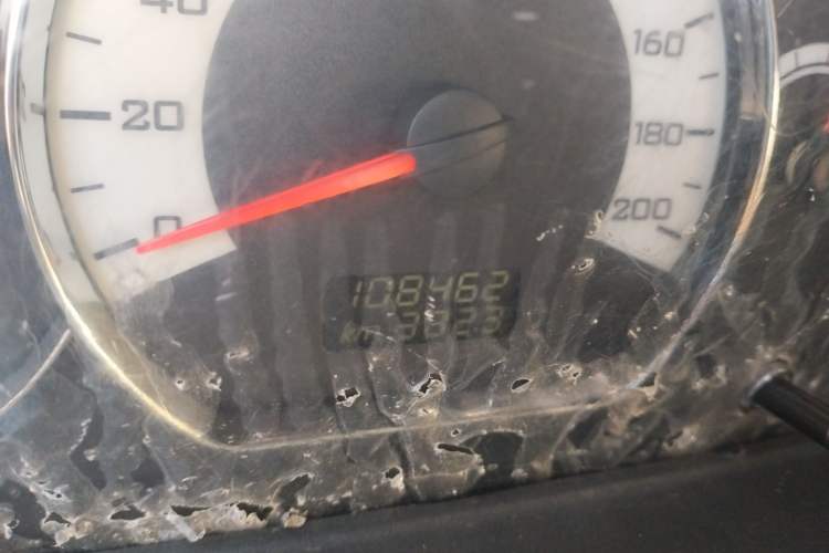 Used Wuling Hongguang 2013 1.5L S Luxury Model Odometer Close Up