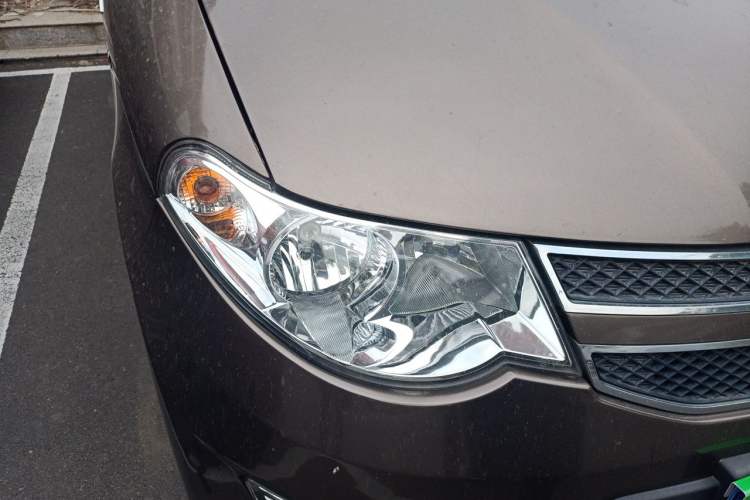 Used Wuling Hongguang 2013 1.5L S Comfort Model Right Front Headlight